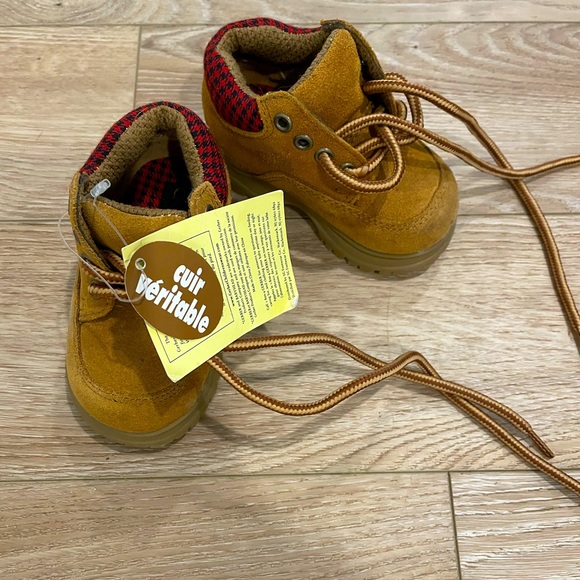 Baby size 3 leather boots - Picture 1 of 3